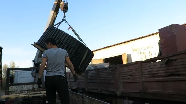 Перегрузка гусеницы в Караганде смотреть онлайн