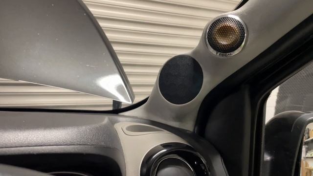 Tradesman's SQ Audio System DEMO - Focal, Helix, Silent Coat смотреть онлайн