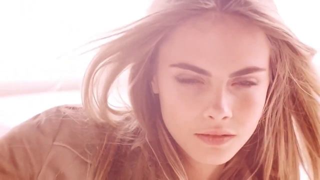 Кара Делевинь в рекламе Burberry ⁄ Burberry Body Tender The Campaign Featuring Cara Delevingne смотреть онлайн