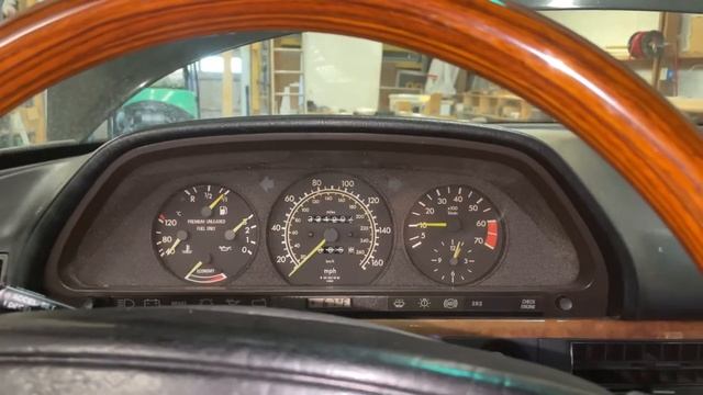 Benz 560SEL MY 89, first start with new starter смотреть онлайн