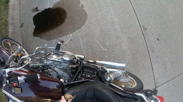 IDIOT CRASHES HIS 1988 Yamaha Virago XV1100 смотреть онлайн