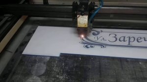 Лазерная гравировка и резка (двухслойный пластик)