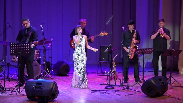 Алёна ШОНИНА ( джазовый вокал)  Джаз-ансамбль 