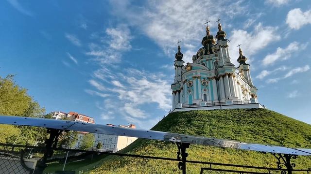 Киев. Май 2021 г. Андреевская церковь, Алея Художников. смотреть онлайн