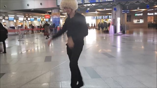 Чеченская Лезгинка В Аэропорту Внуково 2019 ALISHKA (Москва) смотреть онлайн