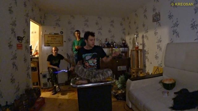 An Electric Tesla-Chair ⚡️ Hell of an Invention right in a dide's flat! ? смотреть онлайн