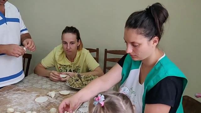 КАК ПРИГОТОВИТЬ УКРАИНСКИЕ ВАРЕНИКИ ? СЕКРЕТЫ ГАЛИ И ОКСАНЫ. смотреть онлайн