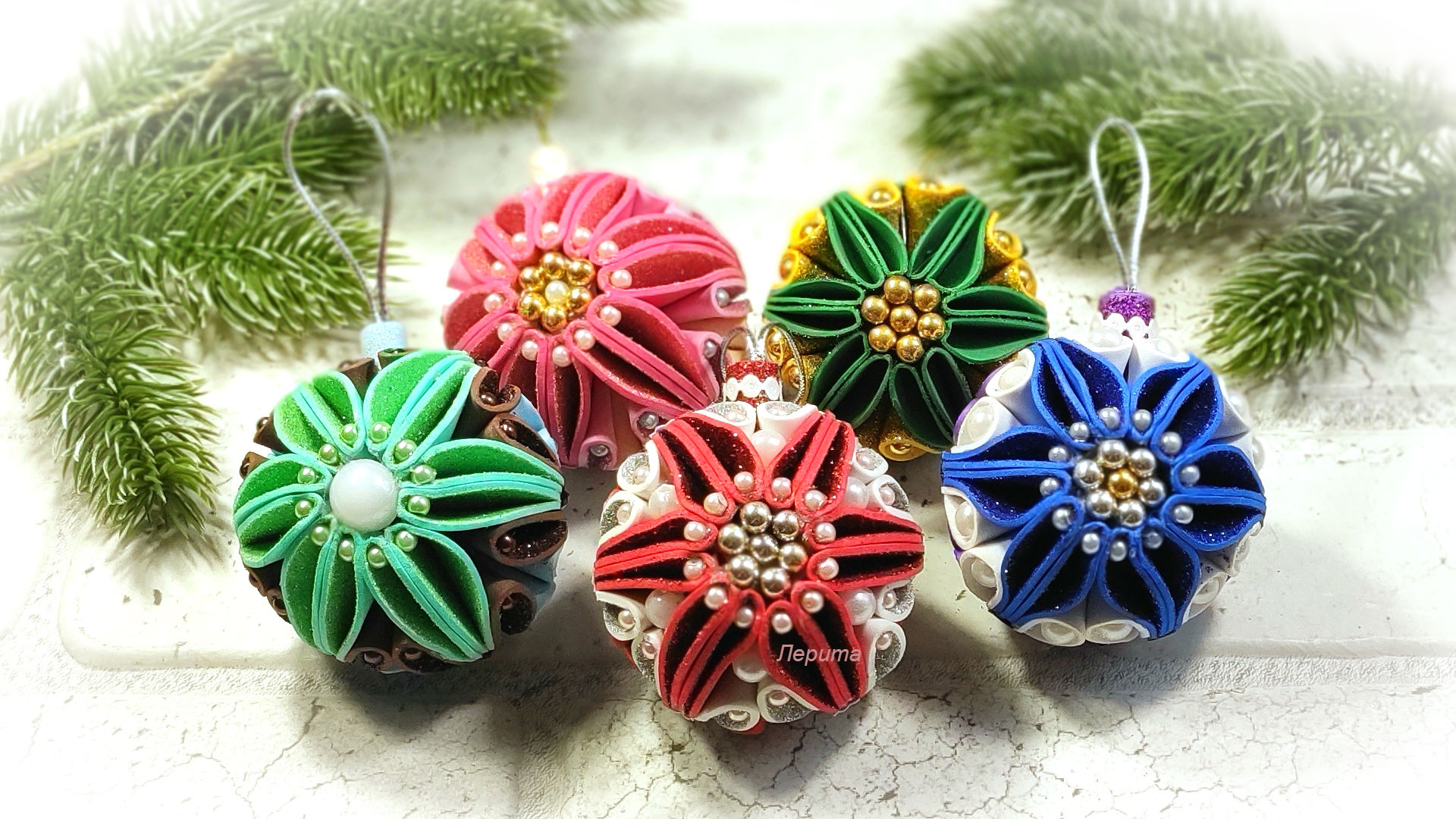 Ёлочные игрушки из глиттерного фоамирана. Новогодние украшения на ёлку своими руками. МК смотреть онлайн