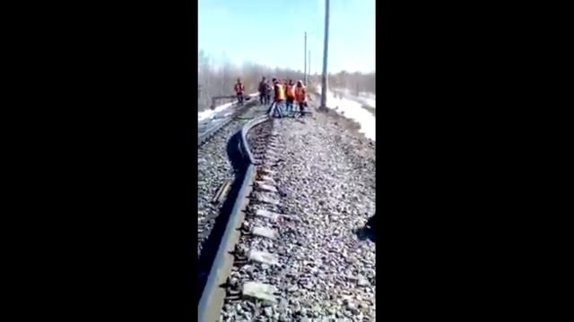Crazy moments of cutting rails! Railway master! смотреть онлайн