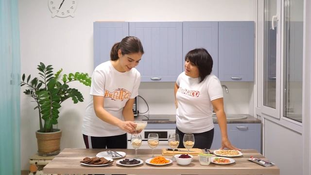 #COOKING 4 | Тирамису с печеньем и творогом | Готовим нежный десерт в бокалах и обсуждаем карьеру смотреть онлайн