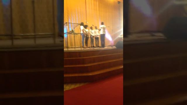 Поют студенты из Африки. Рождественский концерт)