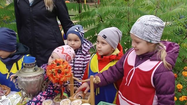 Смотрите, как проходили ярмарки в детских садах Слуцка. смотреть онлайн