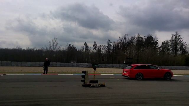 Audi RS6 vs Mitsubishi Evo смотреть онлайн