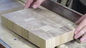 Торцевая разделочная доска из обрезков от балясин.
