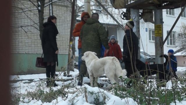 Что будет с спящим бомжом, если оставить его с деньгами ? (Социальный эксперимент) смотреть онлайн