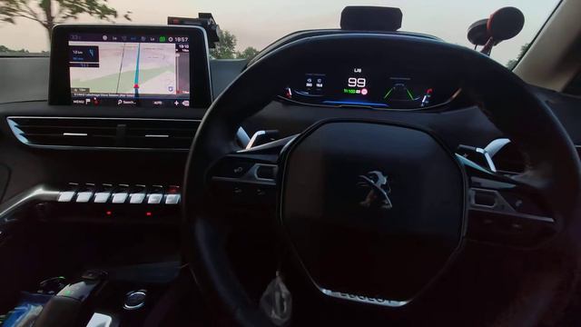Peugeot 5008 Lane Keeping Assist & Auto Cruise