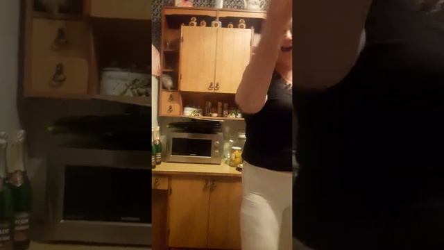 Прикол. Швабра не только для мытья полов!!! смотреть онлайн