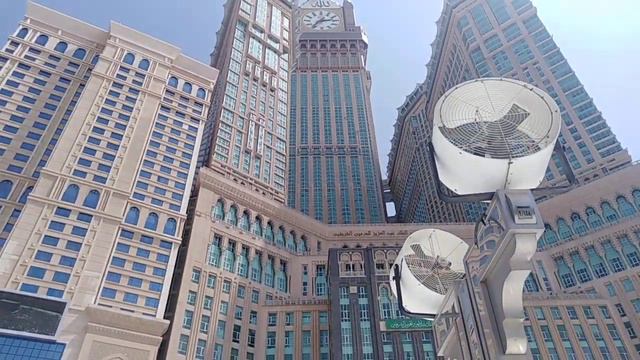 солнце над аль-харам в Мекке в утренние часы