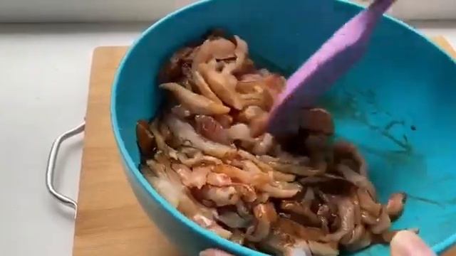 ТЕПЕРЬ ТЫ МОЖЕШЬ ПРИГОТОВИТЬ ШАУРМУ ДОМА / ДОНЕР В ДОМАШНИХ УСЛОВИЯХ / ДОНЕР С КУРИЦЕЙ РЕЦЕПТ смотреть онлайн