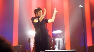 Arielle Dombasle  and the Hillbilly Moon Explosion à la Cigale Chick habit