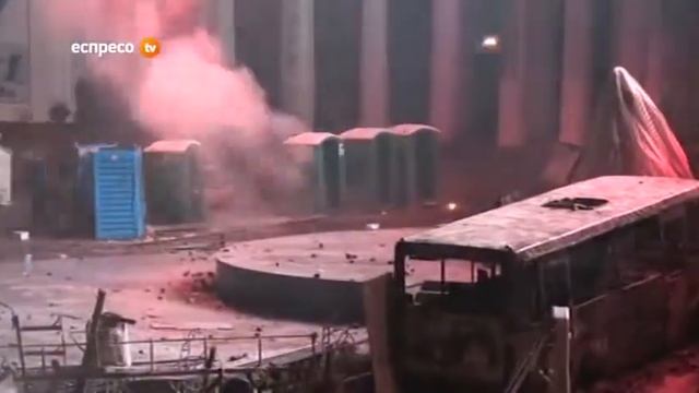 Столкновения на Грушевского .Львовская танковая бригада! смотреть онлайн