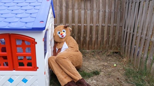 Kids play with Queen Christmas смотреть онлайн