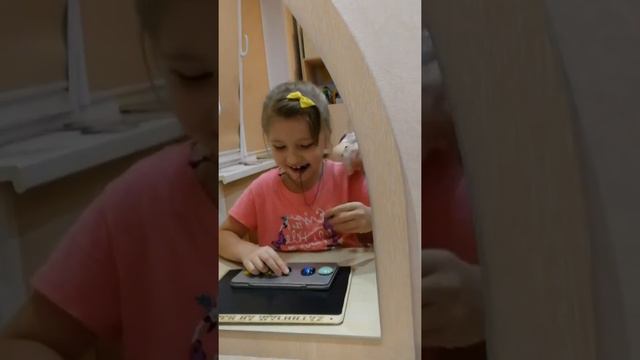 Настя: контроль органов артикуляции при произнесении Р смотреть онлайн