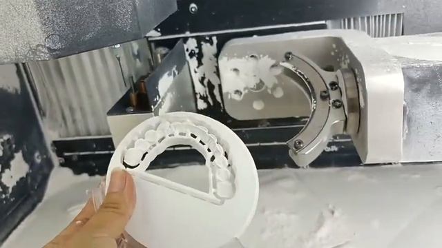 CDM5Z high precision 5 axis dental milling machine for Zirconia,PMMA,WAX смотреть онлайн
