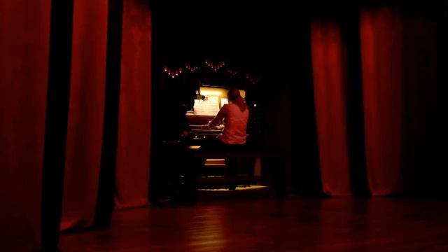 Э. Григ (Edvard Grieg), "В пещере горного короля" (I Dovregubbens Hall), исп. Яна Юденкова смотреть онлайн