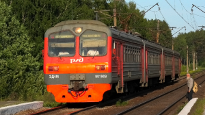 ЭД4М-0019 сообщением Богданович — Екатеринбург-Пасс. делает остановку на о.п. Чапаевская