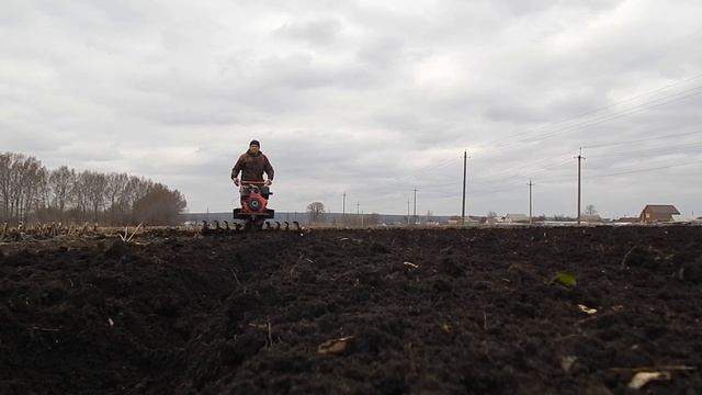 Пашу участок фрезами,дизельным мотоблоком. смотреть онлайн