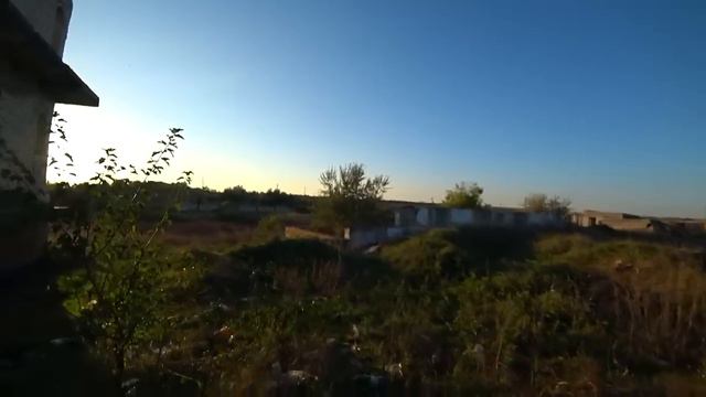 УЖАС В ЗАБРОШКЕ !!! ЛЕРА И ДАРИНА УБЕГАЮТ !!!