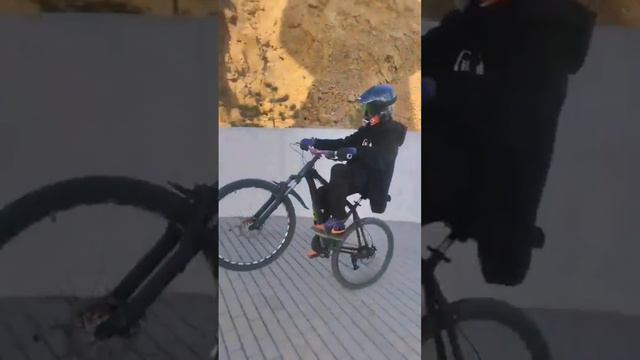 я вернулся😅 #стант #stunt #vladivostok #bike #bikelife смотреть онлайн