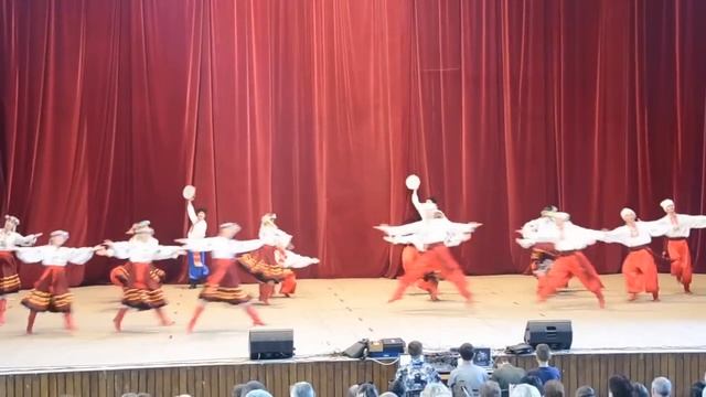 Приветствие. Полька с бубнами на Отчётном 2014 - Народный ансамбль танца РАДОСТЬ смотреть онлайн