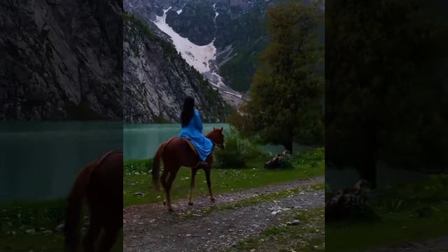 красивая природа с лошадью.
Beauty of nature. horse racing in the nature. супер красивая природа. смотреть онлайн