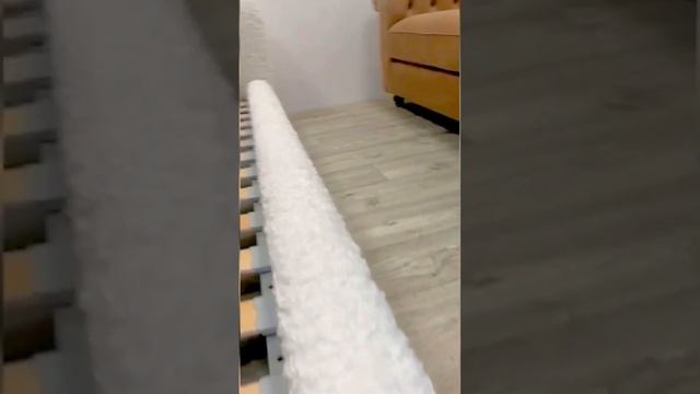 кровать в ткани букле с оригинальными ножками от мебельного ателье Soft Place Design смотреть онлайн