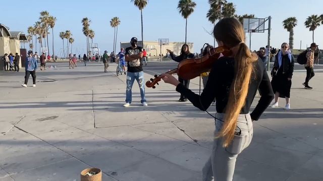 Police couldn’t stop her from playing Coffin Dance on Violin смотреть онлайн