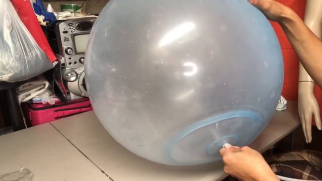BLOWING UP WUBBLE BUBBLE BY MOUTH FUN BALL//expansion смотреть онлайн