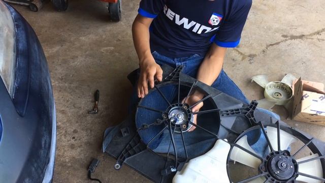 How To Remove / Replace Fan Motor or Blade (Radiator/Condenser) on 2003 2007 Honda Accord 2.4L 4 Cy смотреть онлайн