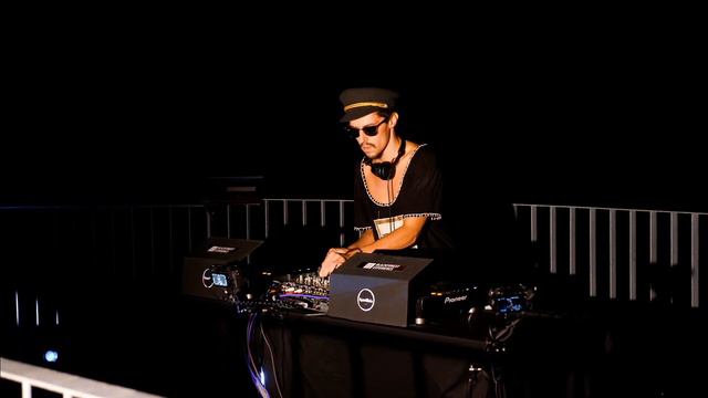 Adi Dassler feat. Johanson - Someday смотреть онлайн