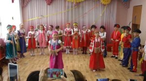 Песня "К нам гости пришли..."