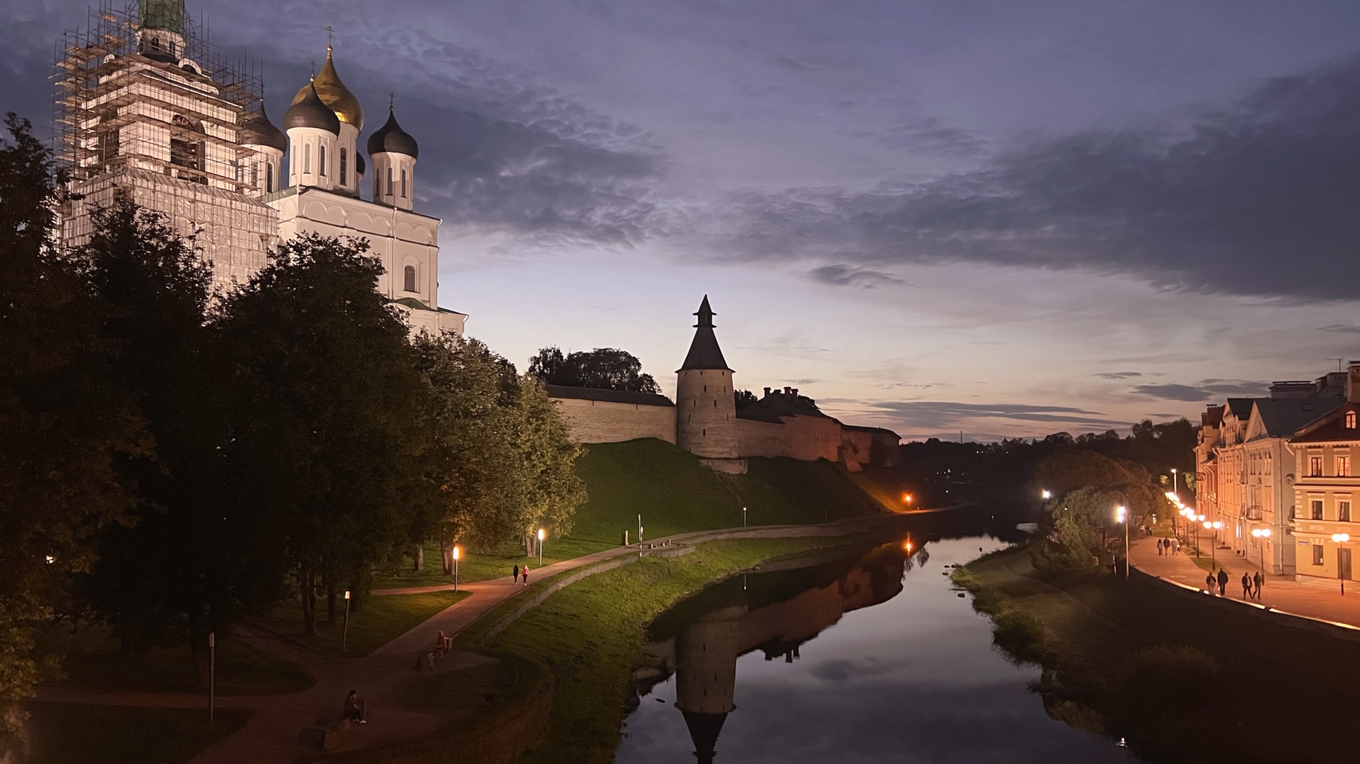 ?? 4К Вечерний Псков. Золотая набережная и Кремль. смотреть онлайн