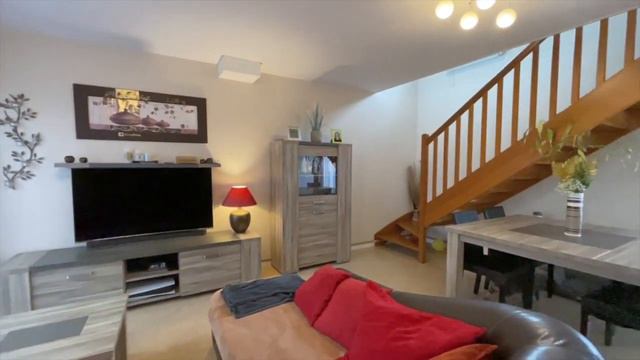 MAISON 93 m2, SAINT-CONTEST смотреть онлайн