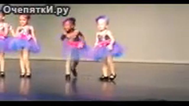 Юная усердная танцовщица