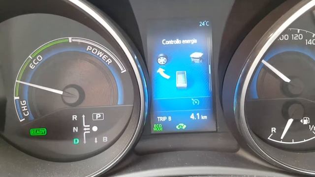 Test Toyota Auris Hybrid смотреть онлайн