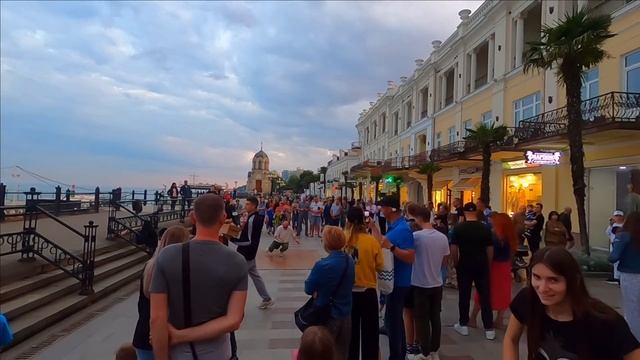 ▶️ ЛЕТО- КРЫМ 1 ИЮНЯ 2023 ПРОГУЛКА ПО ВЕЧЕРНЕЙ ЯЛТЫ КРУГОМ МУЗЫКА ПОДПИСЧИКИ.СОБАКИ.СЕЗОН В ЯЛТЕ смотреть онлайн