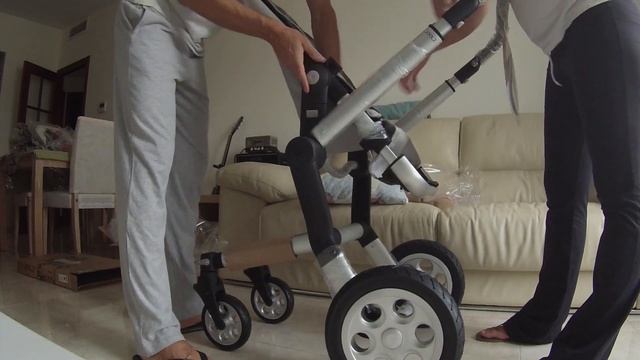 Assembling Joolz Day смотреть онлайн