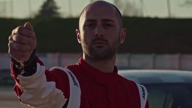 Abarth 695 "70° Anniversario” смотреть онлайн