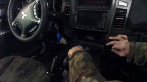 Снимаем панель приборов Mitsubishi Pajero 4