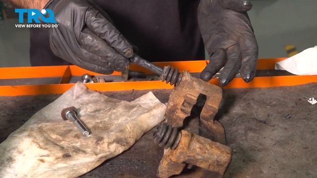How to Replace Rear Brakes 2011-2017 Honda Odyssey смотреть онлайн